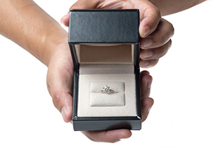 プロもおすすめのピンクダイヤモンドの婚約指輪！