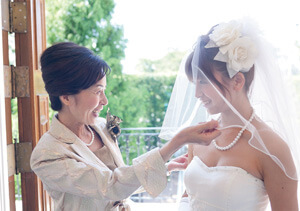 真珠ネックレスを結婚式までに用意するべき理由とは