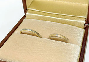 いつ買うべき？結婚指輪を購入するタイミングとは