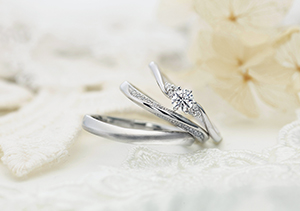 シンプルで綺麗系な婚約指輪・結婚指輪は【VIVAGE】