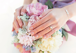 可愛い！色石のついた結婚指輪